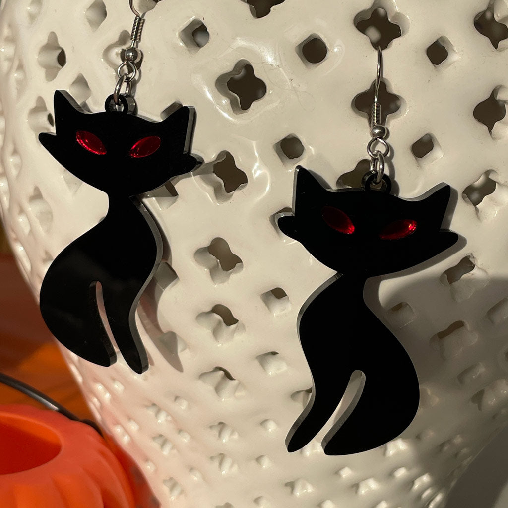 HALLOWEEN BLACK CAT WITH RED MIRROR EYES