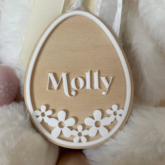 EASTER EGG SHAPED TAG WITH A WHITE ACRYLIC DAISY DESIGN
