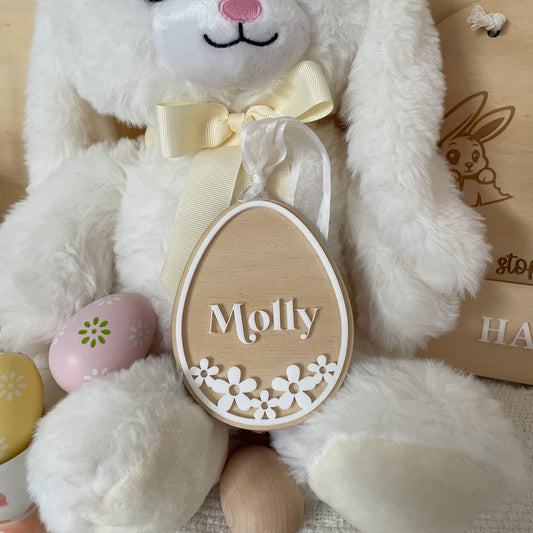 EASTER EGG SHAPED TAG WITH A WHITE ACRYLIC DAISY DESIGN