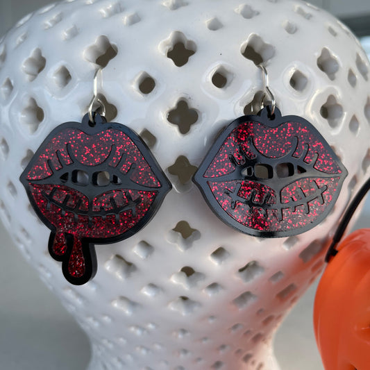 HALLOWEEN BLOOD THIRSTY LIP EARRINGS