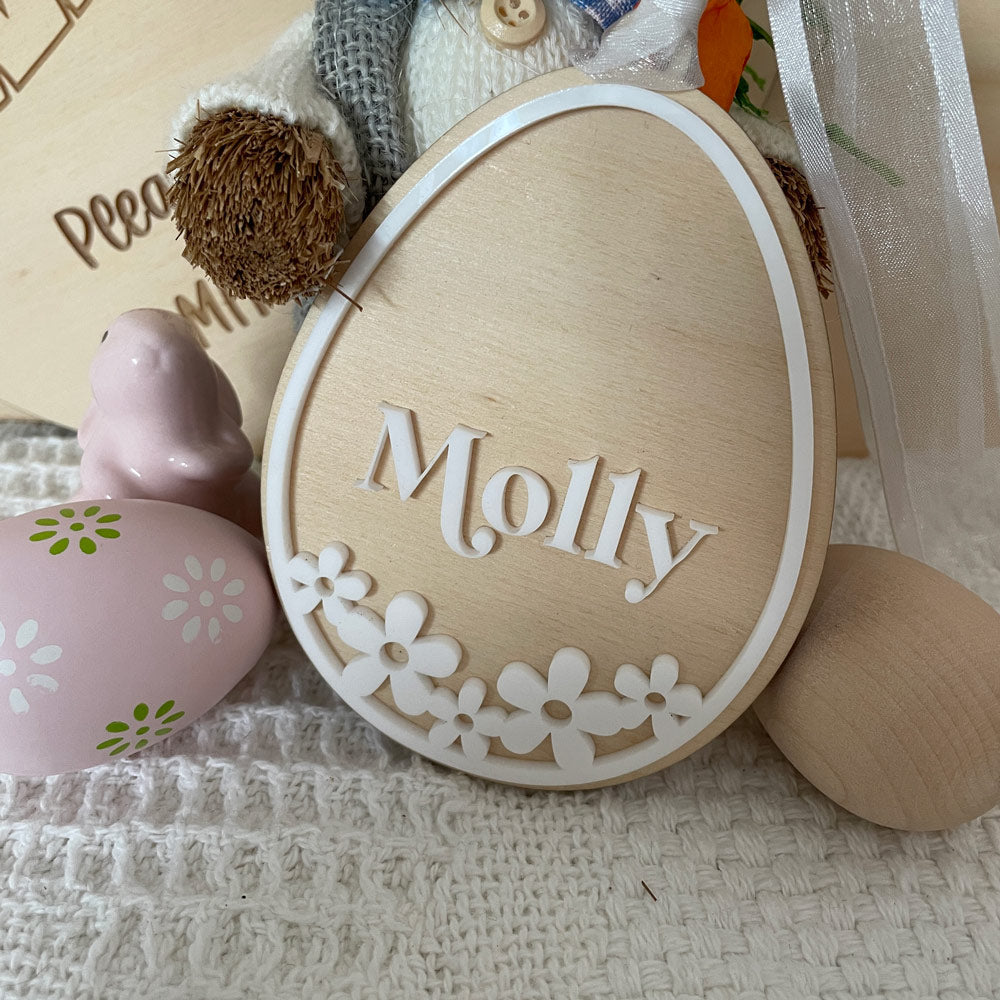 EASTER EGG SHAPED TAG WITH A WHITE ACRYLIC DAISY DESIGN
